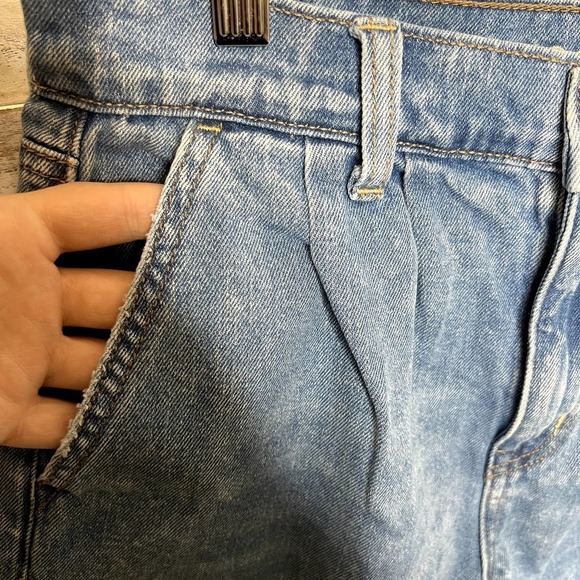 AMERICAN EAGLE Women's Mom Short Jean Denim High Rise Size Cuffed Size 2 - Picture 6 of 13